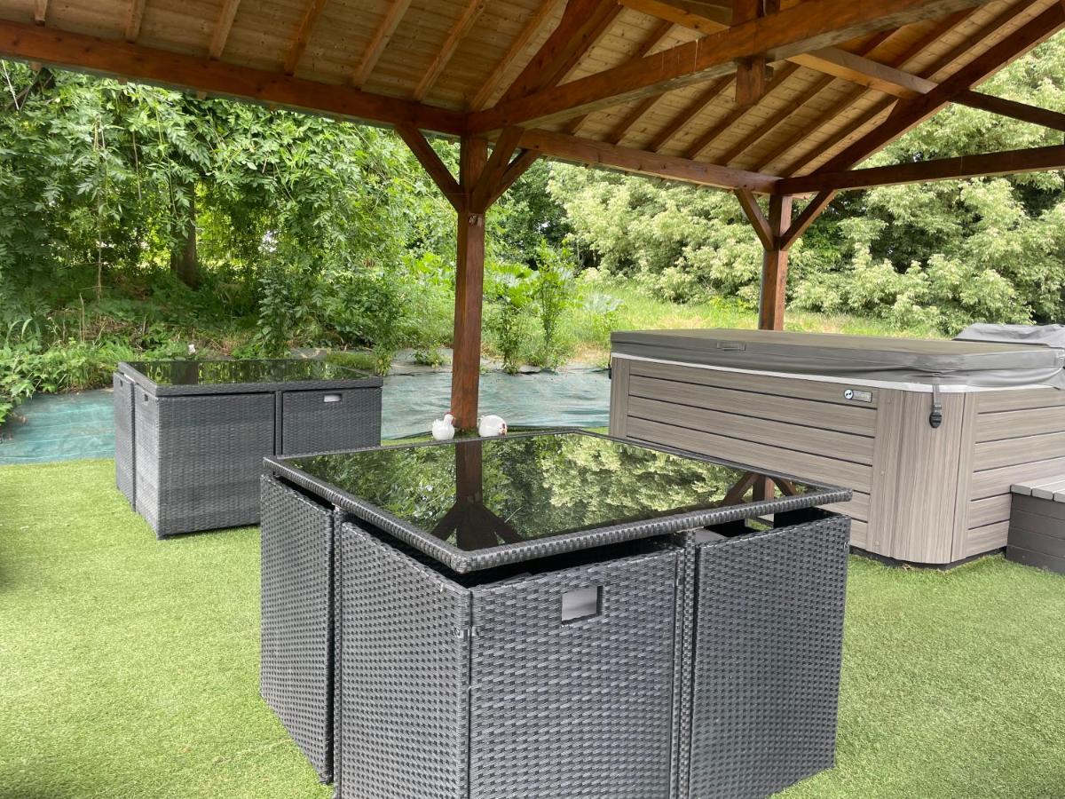 Balleville Gite De Solama Avec Spa מראה חיצוני תמונה